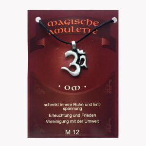 Anhänger Om – Magische Amulette aus Zinn auf großer Karte mit Infoheft