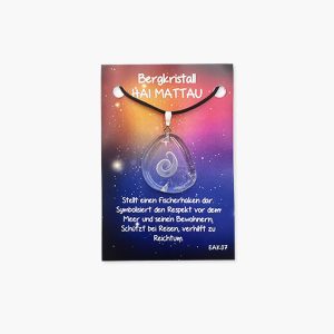 Bergkristall Energie Amulett mit Hai Mattau Gravur auf kleiner Karte