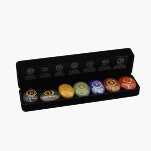 Chakra Steine Set mit Goldfarbenen Symbolen „Chakra+ Grabovoi Zahlen“ in der schwarzen Samtbox