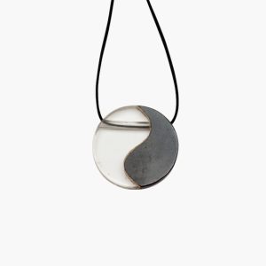 Yin Yang Anhänger groß aus Bergkristall & Hämatit